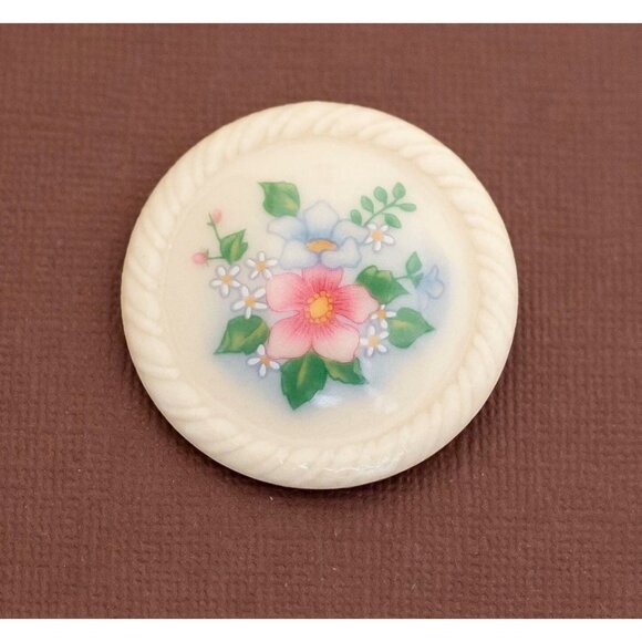 Vintage Ceramic Dainty Flower Cameo White Circle Brooch by Avon - U18 - Picture 1 of 2